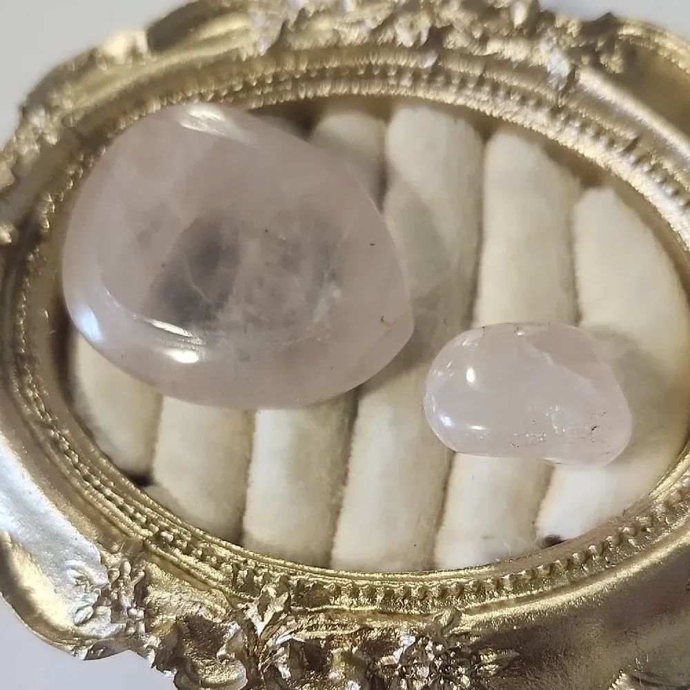Rose Quartz Crystal Stones - Picture 3 of 3